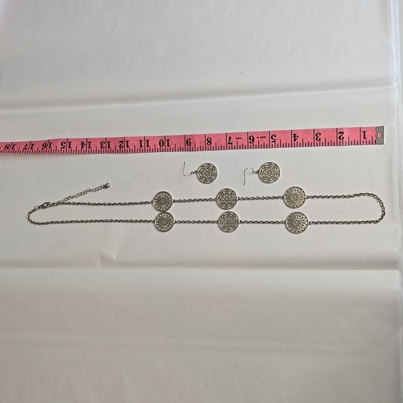 NWOT Silver-Tone Floral Station Long Necklace with Matching Dangle Earrings - Picture 7 of 8